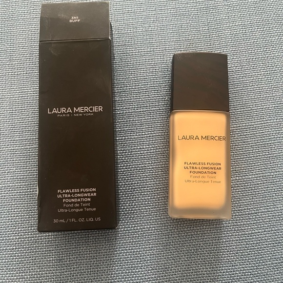 Laura Mercier Foundation. - Picture 2 of 4